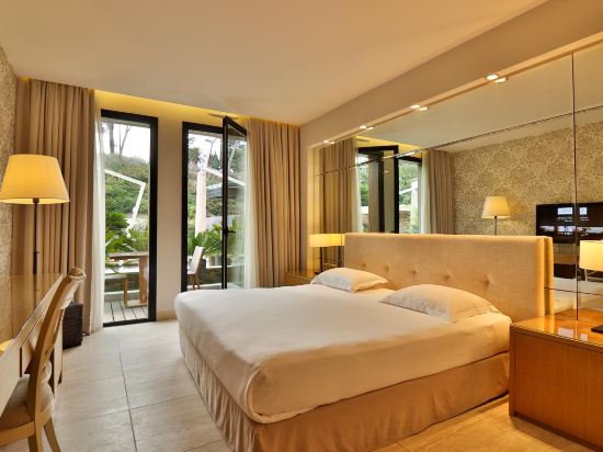Hostellerie La Farandole Room Type - Superior Double Room with Pool View
