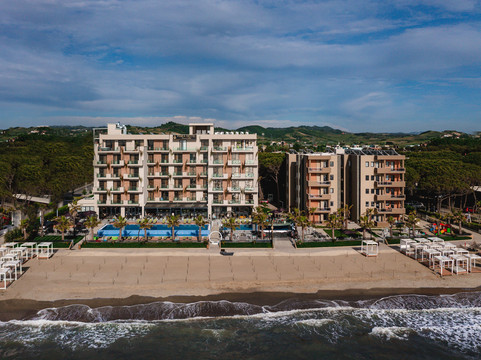 Pinea Hotel Resort & Spa