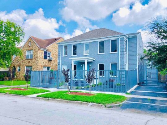 Stylish Oasis with City Views and Luxury Amenities - Unique Retreat