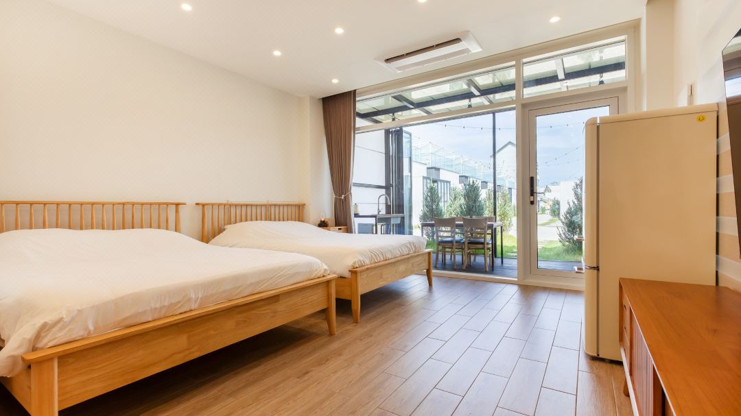 Yangyang Pool Lounge Pension & Glamping