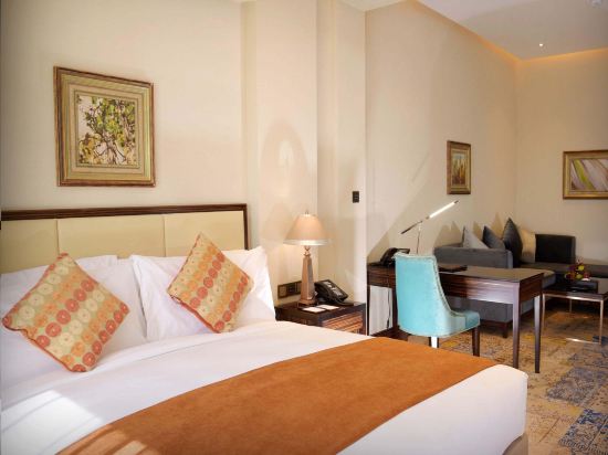 Warwick Al Khobar Room Type - Executive Room