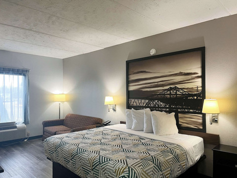 Super 8 by Wyndham Canton