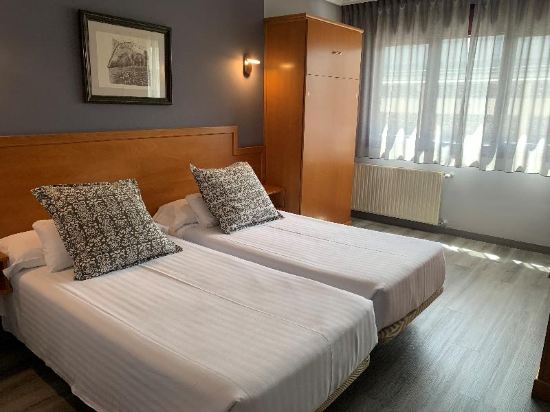 Hotel Carbayon Room Type - Twin Room