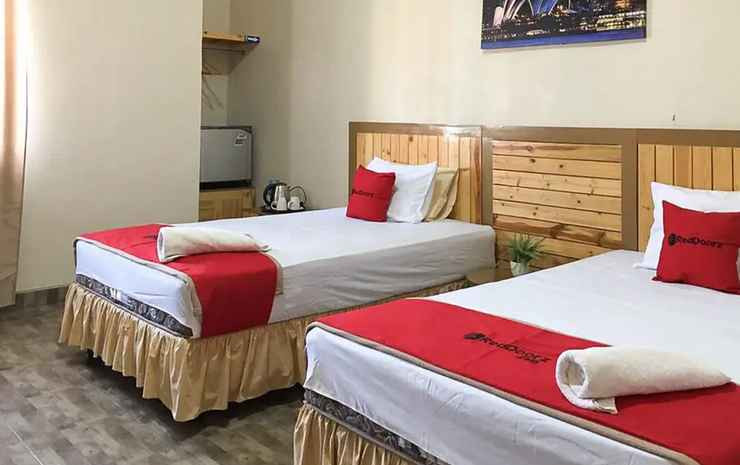 RedDoorz Plus Syariah酒店靠近三邦市政广场