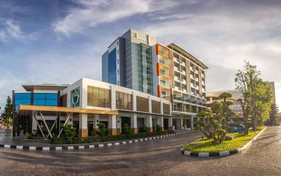 西提纳德美景酒店