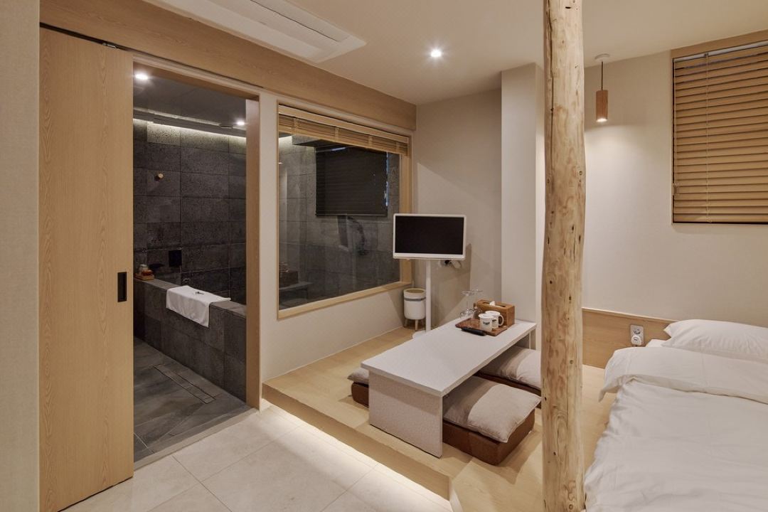 Whalero Gimpo Airport