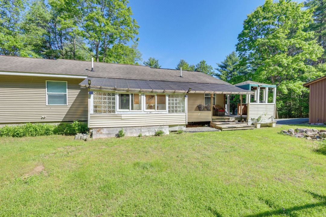 Cozy Lake Luzerne Home - 1 Mi to Wayside Beach!