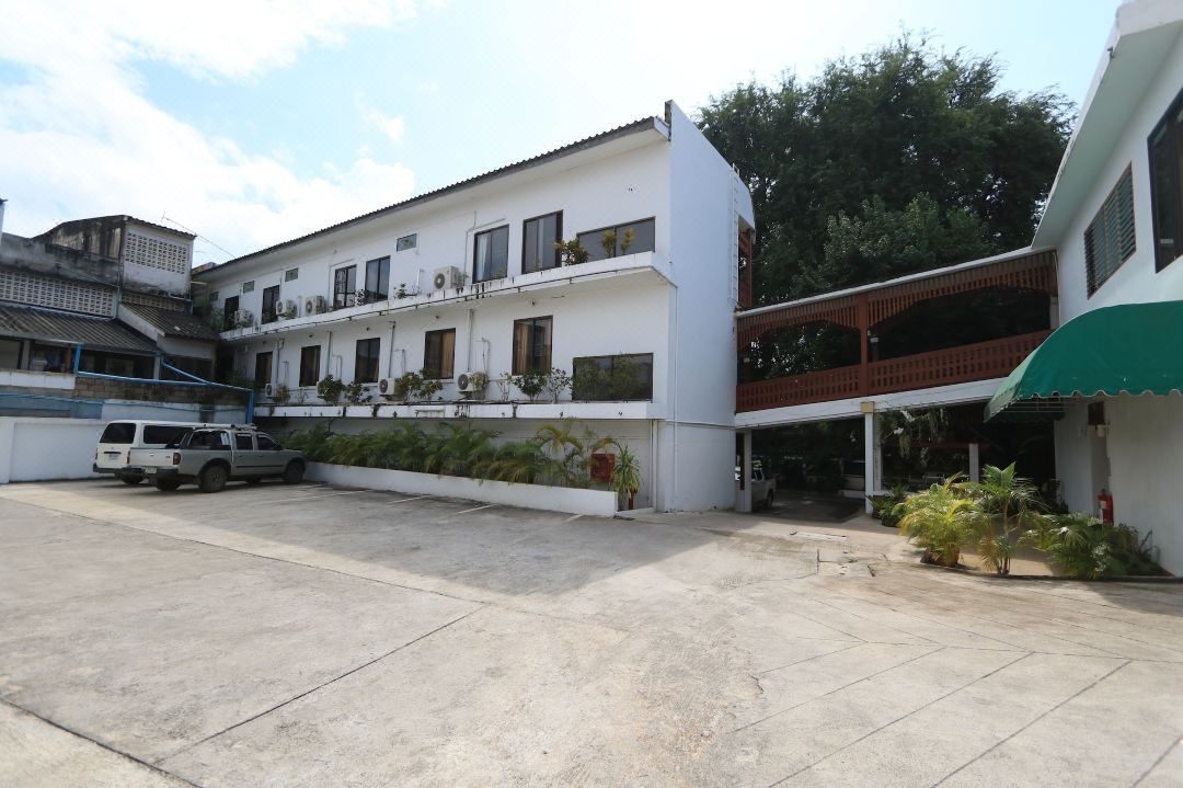 โรงแรมใบหยก ชาเลต์ Baiyoke Chale Hotel