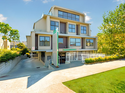 埃普索姆酒店住宿-亚历山大品质套房酒店