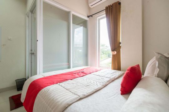 RedDoorz Plus Near Palembang Airport 3