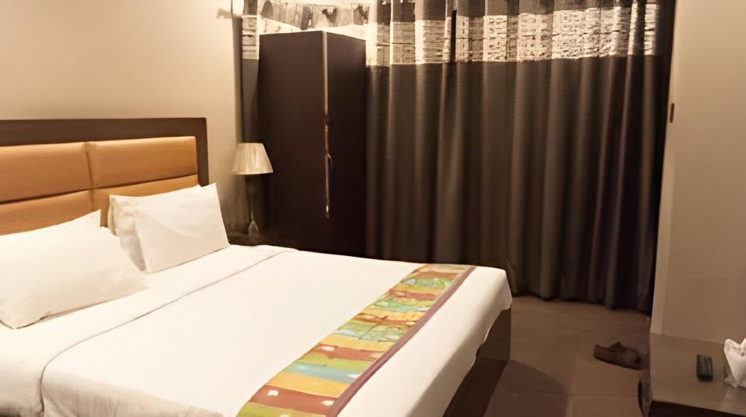 Hotel Versa Apartment and Lodges Lahore