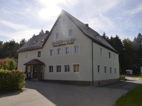 Durrwangen酒店住宿-Gaststätte-Pension - Zum Grünen Wald