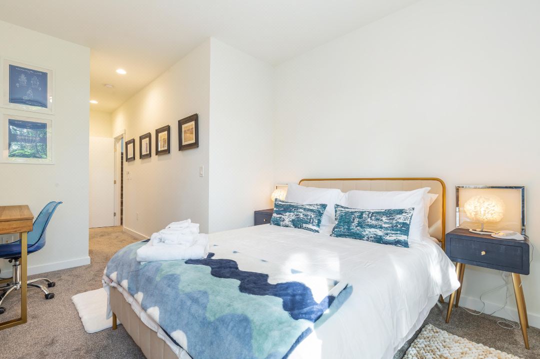 Private Rooftop and Stunning City Views - Charming Urban Oasis