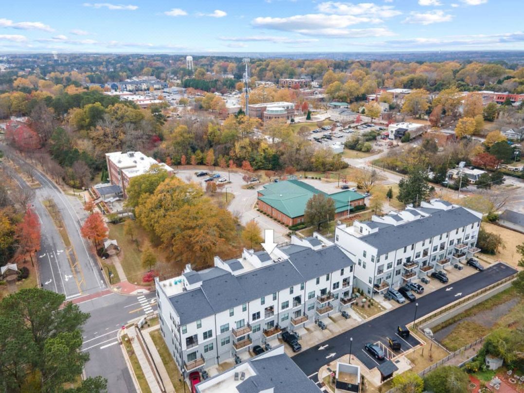 新豪華公寓，屋頂露台，電動車充電器