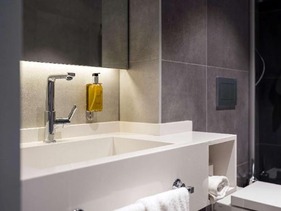 Executive Residency by Best Western Amsterdam Airport Room Type - Deluxe King Room with Kitchenette Executive Residency by Best Western Amsterdam Airport Room Type - Deluxe King Room with Kitchenette