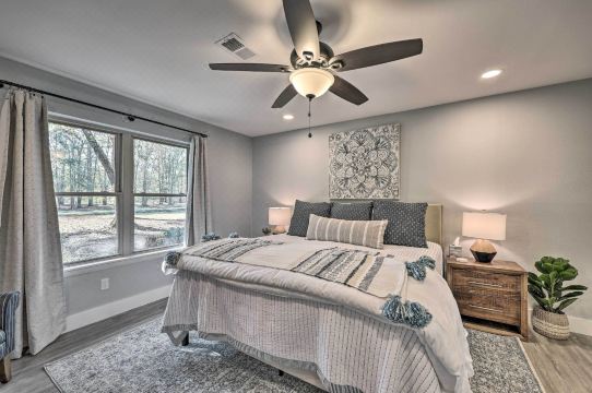 'Hidden Creek' Updated Royal Retreat on 5 Acres!