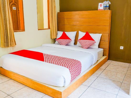Wisma Alamanda Room Type - Deluxe Double Room