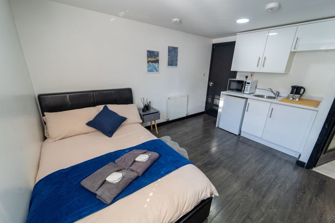 44 North Road Studios Near QE and Uob