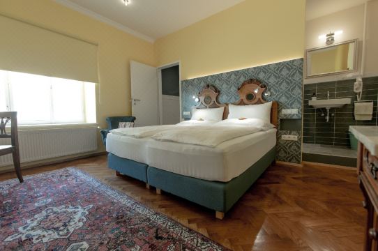 Der Eberhard - Sleep & Dine A9 Exit 133