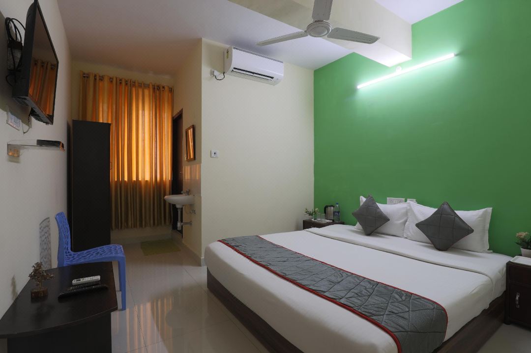 Green Tree Hotel-Near Vfs Global and Ramee Mall