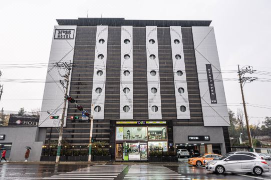 Gangseo (Gimpo Airport) Pacific Hotel