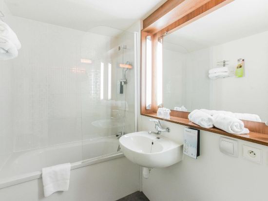 Campanile Vichy - Bellerive sur Allier Room Type - Standard Quadruple Room