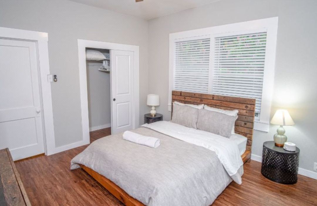 改造後的現代1卧1浴室公寓2，距離市中心5分鐘，珍珠附近