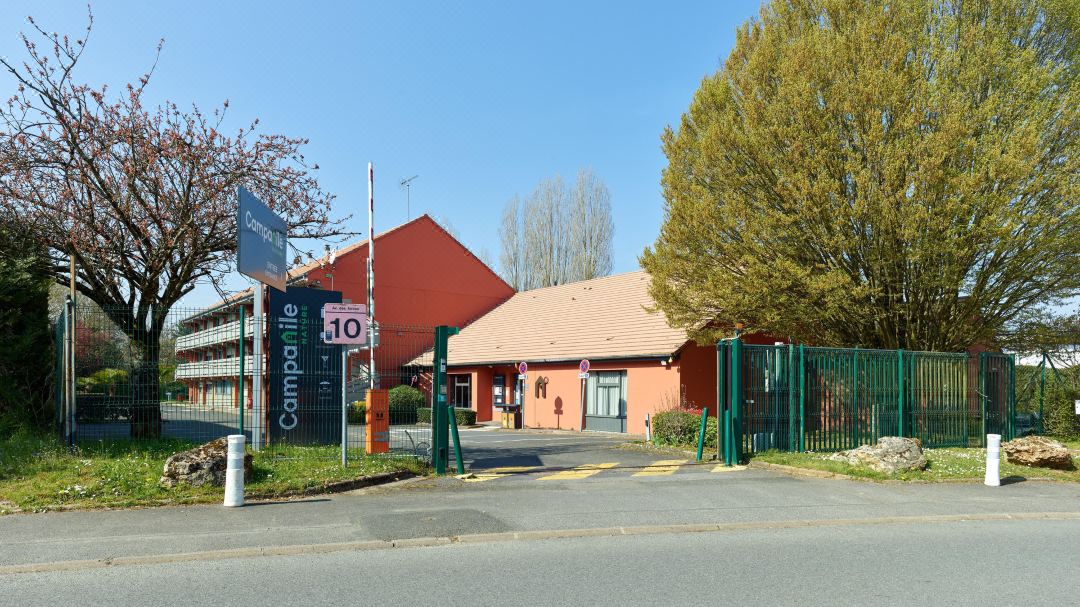 Campanile les Ulis