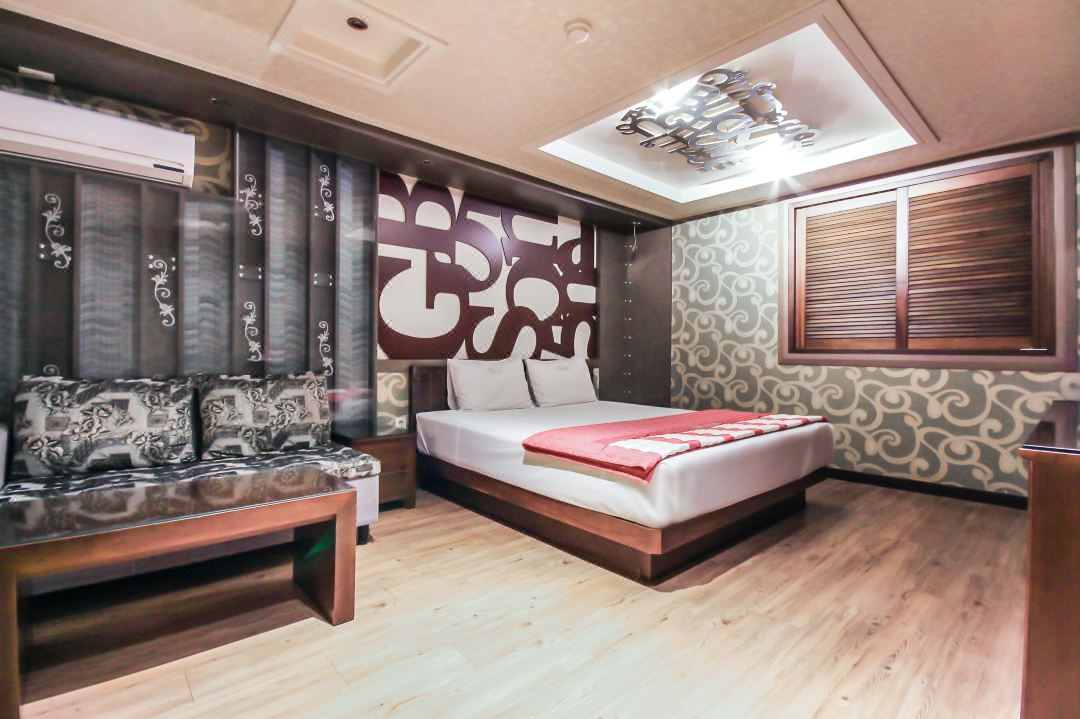 Yeungnam University Buckingham