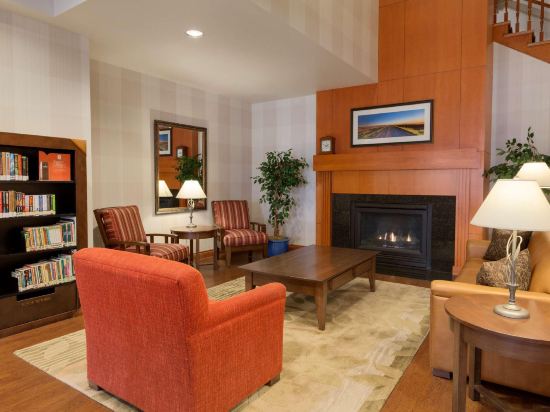 Country Inn & Suites by Radisson, Calgary-Northeast Room Type - One-Bedroom Queen Suite with Two Queen Beds - Non-Smoking