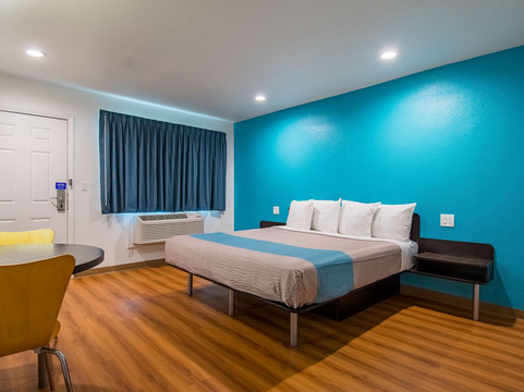 加利福尼亚市中心圣贝纳迪诺 6 号汽车旅馆