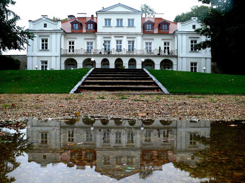 Drzewica酒店住宿-Dwor Zbozenna