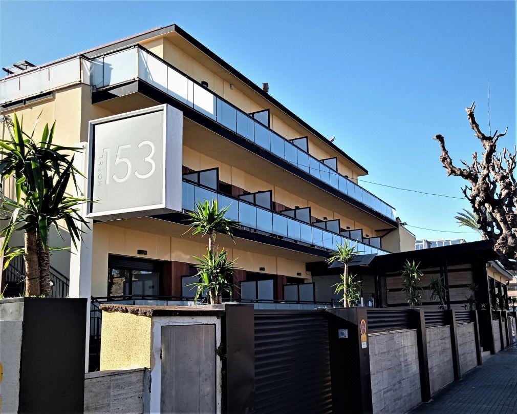 Hotel 153