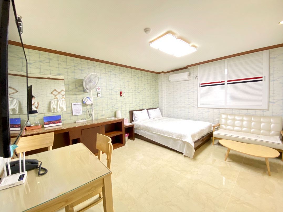 Ulsan Jeonhadong Gyeongwon Biz