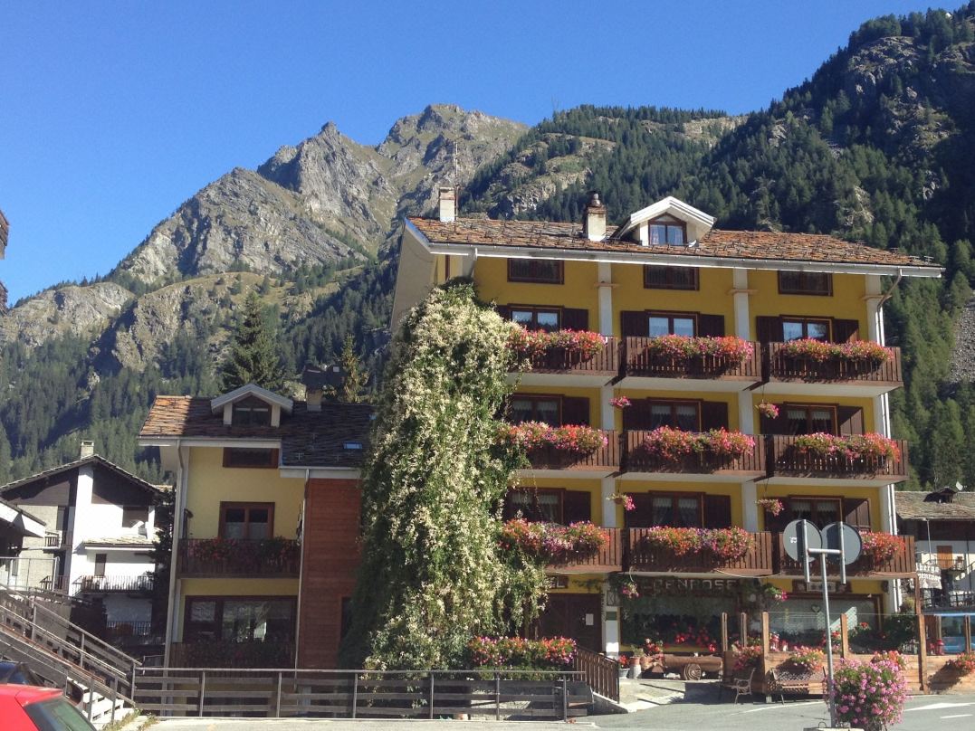 Albergo Alpenrose Ski&Bike Mountain Hotel