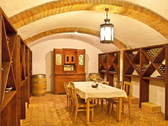 Głęboczek Vine Resort& Spa