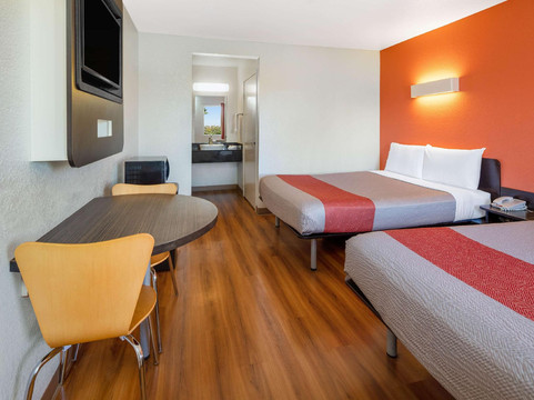 本图拉6号汽车旅馆