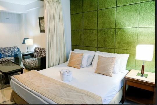 Dago Suites 7th-Floor | Lovely 1-Bedroom Studio-1