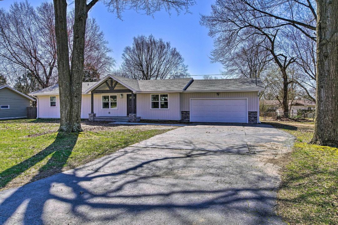 Retreat w/ Deck ~ 9 Mi to Downtown Springfield