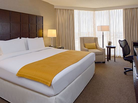 DoubleTree by Hilton Hotel Houston Greenway Plaza Room Type - Deluxe King Room