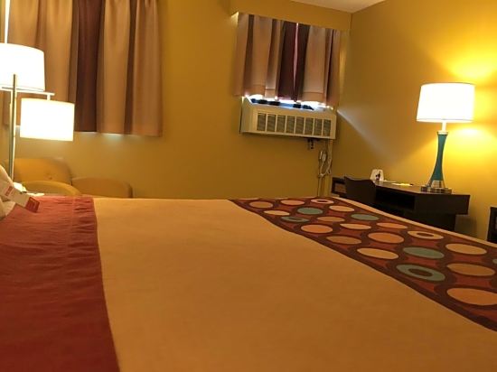 Super 8 by Wyndham Thunder Bay Room Type - King Room - Non-Smoking