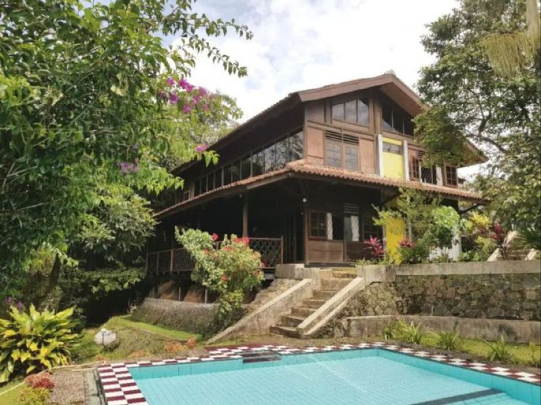 Exotic Wooden Villa Adithree at Cisarua Puncak