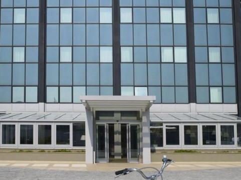 蒙缇尼利纳特机场酒店