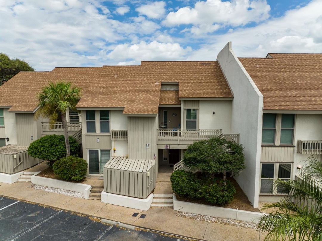 Cozy Patio and Resort Amenities - Charming Island Getaway