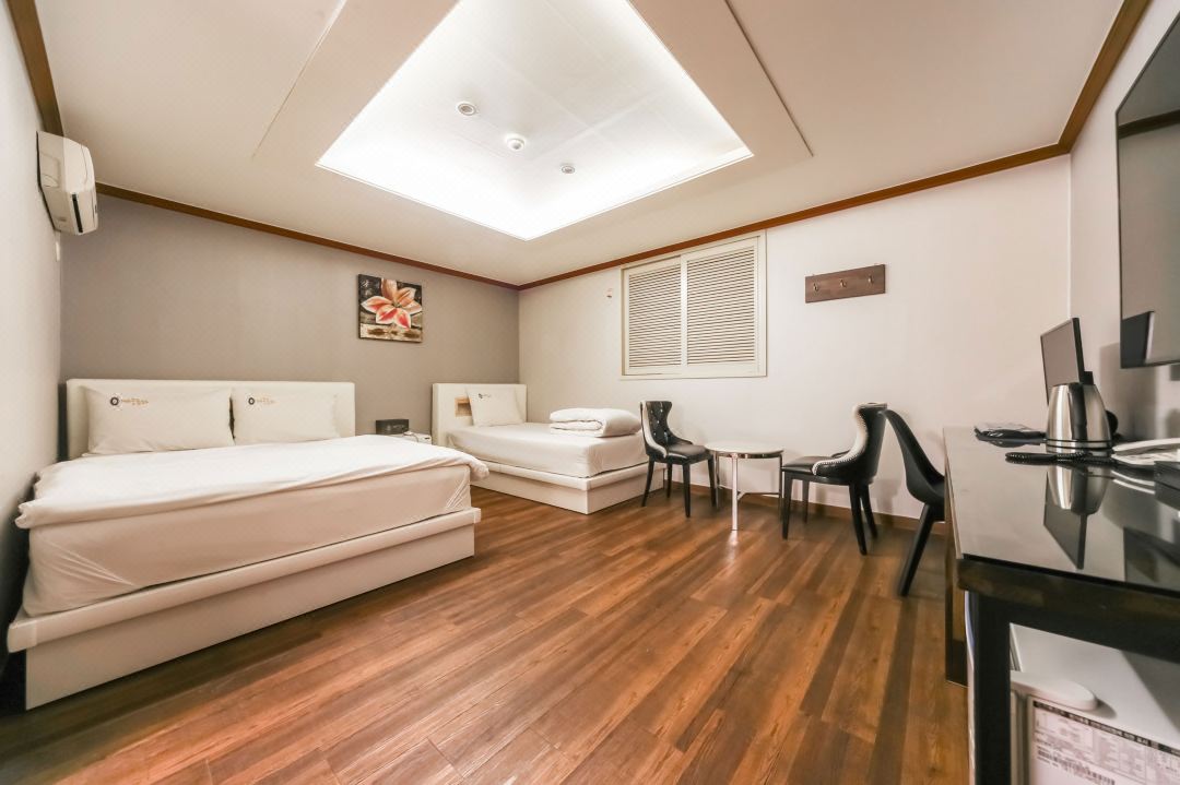 Yeungnam University Autumn Tale