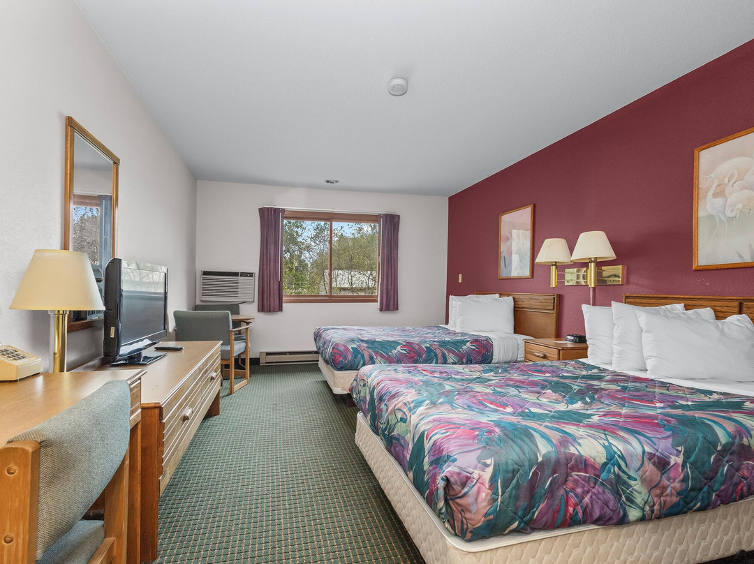 Coloma酒店住宿-Wautoma Inn By Oyo Near Airport Wi 73