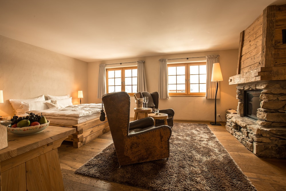 Stierva酒店住宿-Maiensässhotel Guarda Val