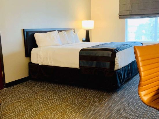 Wingate by Wyndham - Wilmington Room Type - King Room - Disability Access - Non-Smoking