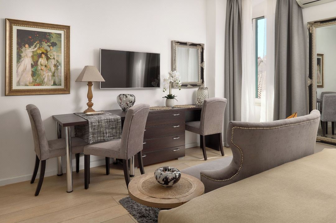 Apartments Studios 81