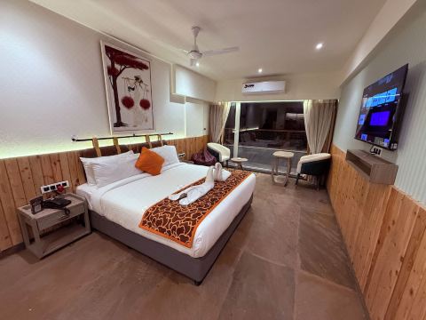 Ikonic Hotel - Bhushi Dam Lonavala